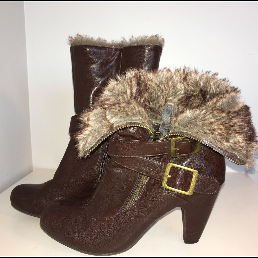 TARGET  - FAKE FUR  - US 8 - BROWN - 2 INCH HEEL